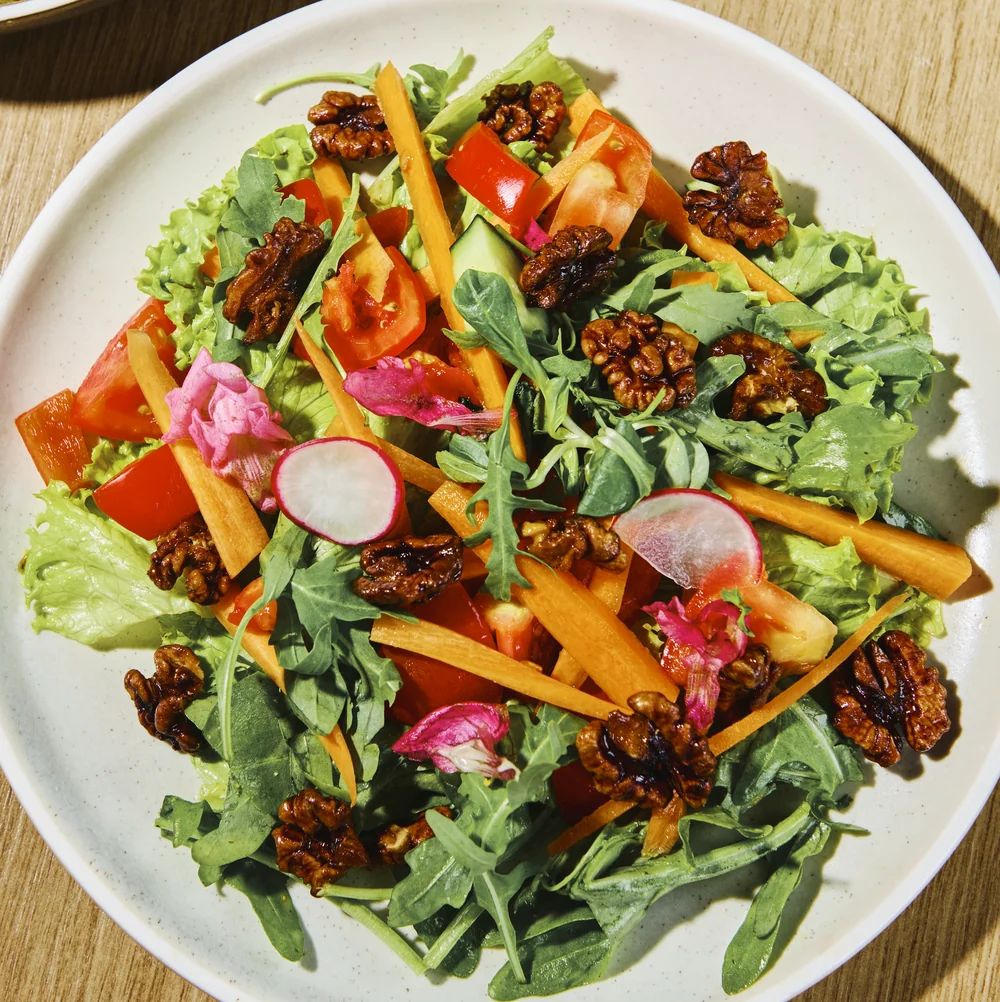 tween-Salat mit karamellisierten Walnüssen